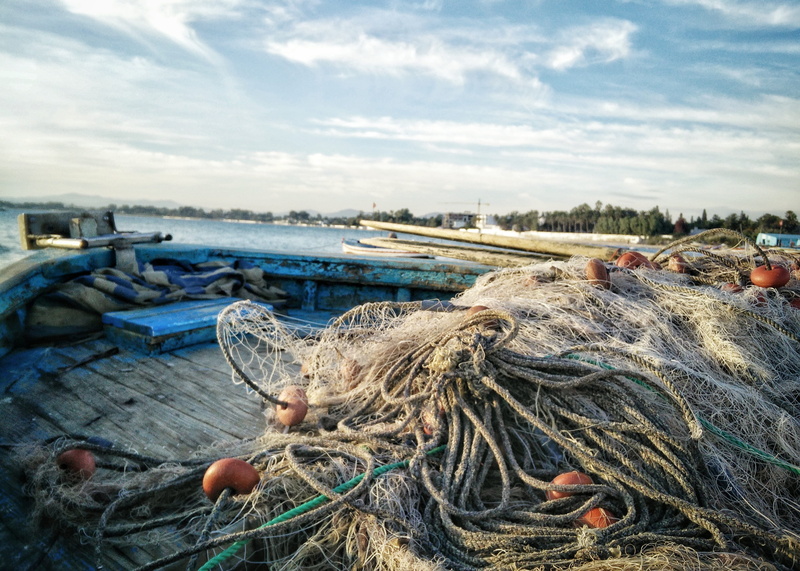 surface, rod, fishing rod, fishing net, rope, outdoors, water, daytime, nautical vessel, daylight, harbor, commercial fishing net, boat, gray, fishing boat