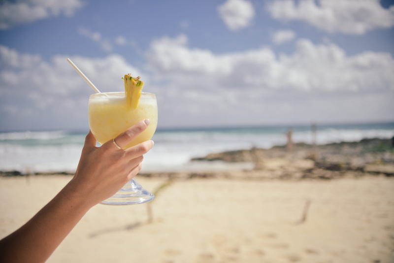 beach, one person, 5K, hand, lifestyle, cocktail, vacation, beverage, refreshment, water, food, clear, exotic, freshness, drinking straw, sea, land, straw