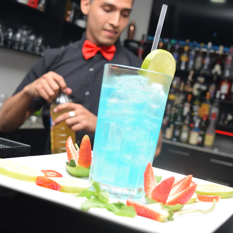 of cristal, 4K, drink, Bar, one man only, food, one Person, Mixology, young Adult, slice, party - Social Event, drinking, business, refreshment, strawberries