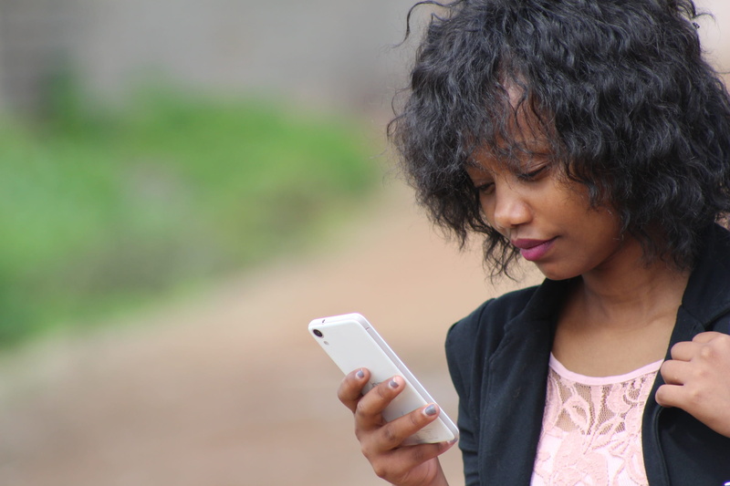 telephone, casual, focus, adult, looking, lady, model, black hair, one Person, smartphone, casual clothing, afro, connection, looking down, phone, attractive