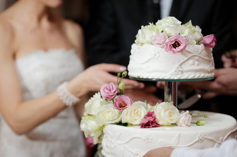 weddings, cake, life events, romance, females, roses, married, sweet, sweet food, round, bride, wedding Reception, luxury, flowering plant, rose, holidays And Celebrations