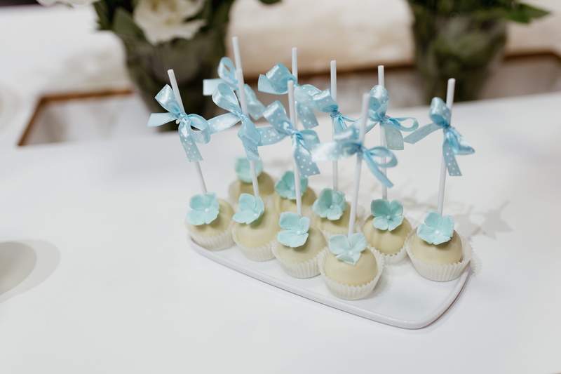 still life, no people, food, day, focus on foreground, tray, event, close-up, party, candy, plant, 4K, sweet, household equipment, setting, dessert, white color