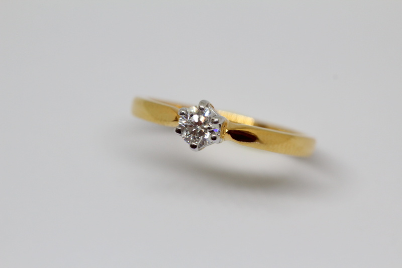 studio shot, platinum, gemstone, engagement, jewel, positive emotion, diamond, love, ring, indoors, gold, 5K, shiny, no people, event, personal Accessory