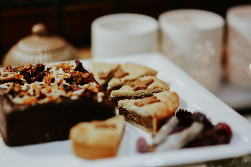 tableware, indoors, sweet Food, cake, sweetnes, baked, tray, still life, table, christmas, ready-to-eat, sweets, slice, 5K, xmas, unhealthy eating, snack