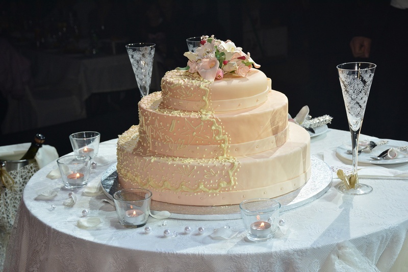 celebration, food, event, dessert, wedding cake, 1080P, love, restaurant, reception, indoors, plate, sweet food, ready-to-eat, party - Social Event, indulgence