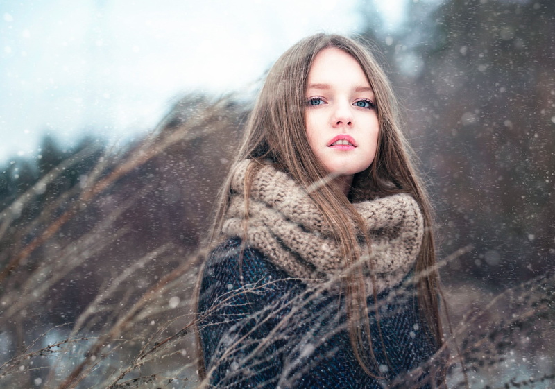 women, overcoats, 1080P, looking at viewer, brunette, long hair, women outdoors, blue eyes