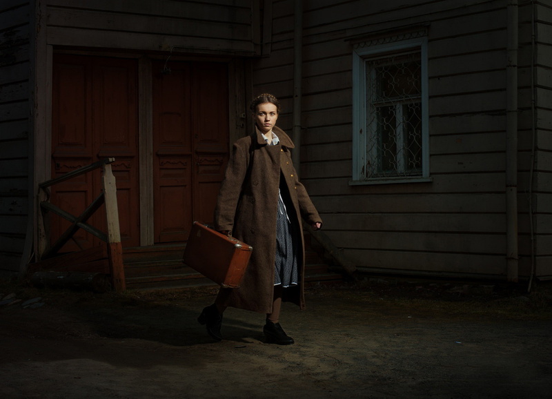 brunette, vintage, 1080P, women, traveller, suitcase, women outdoors, overcoats
