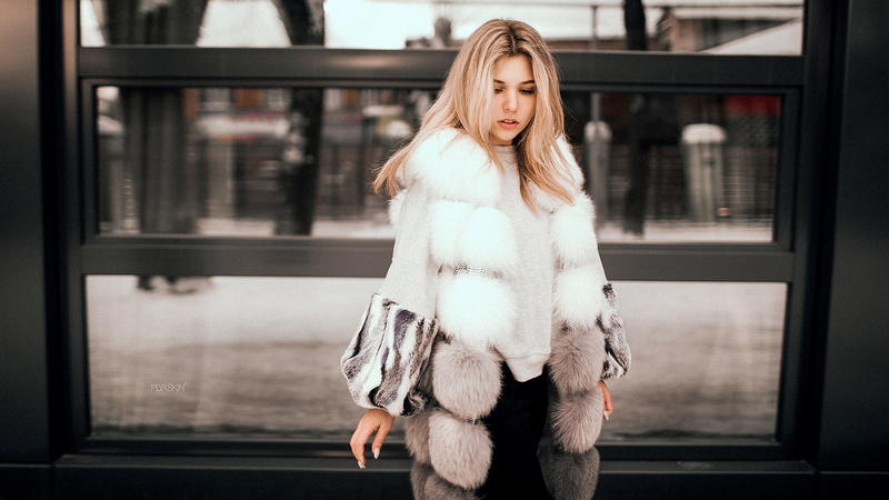 long hair, model, Vitaly Plyaskin, fur coats, coats, women indoors, 720P, straight hair, blonde, white nails, women, open mouth, overcoats