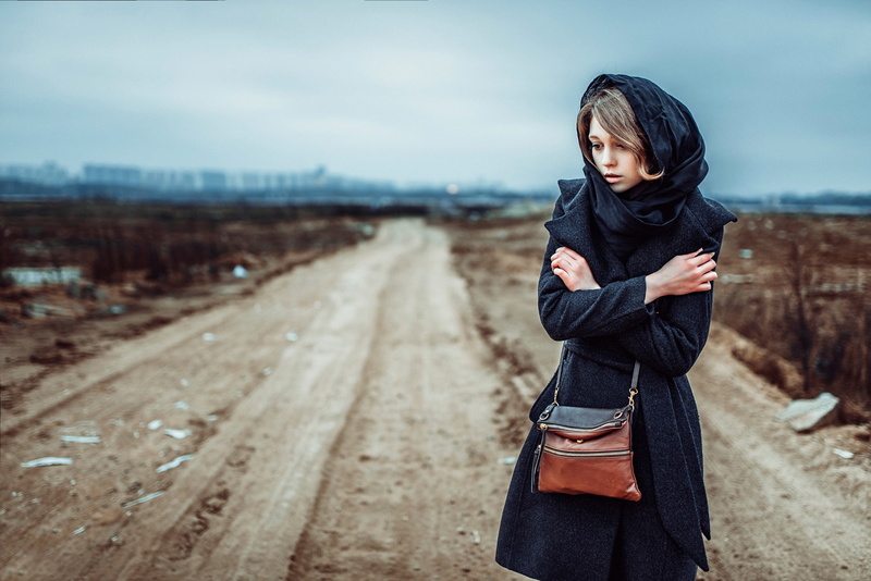 loneliness, portrait, brunette, hoods, overcoats, women, women outdoors, 1080P, black clothing
