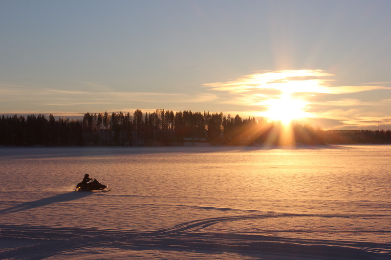 Weather, children, snow, Solar, real people, white, himmel, blue sky, sweden, lake, lifestyles, blue, lens flare, leisure activity, mountain, landscape
