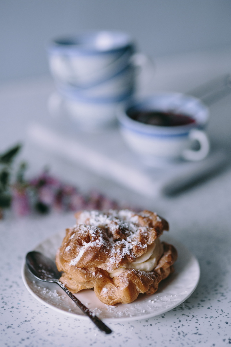 powdered sugar, cup of tea, Coffee, crockery, sweet Food, indoors, Cream Puffs, food and drink, table, tea cup, close-up, temptation, cookie, ready-to-eat