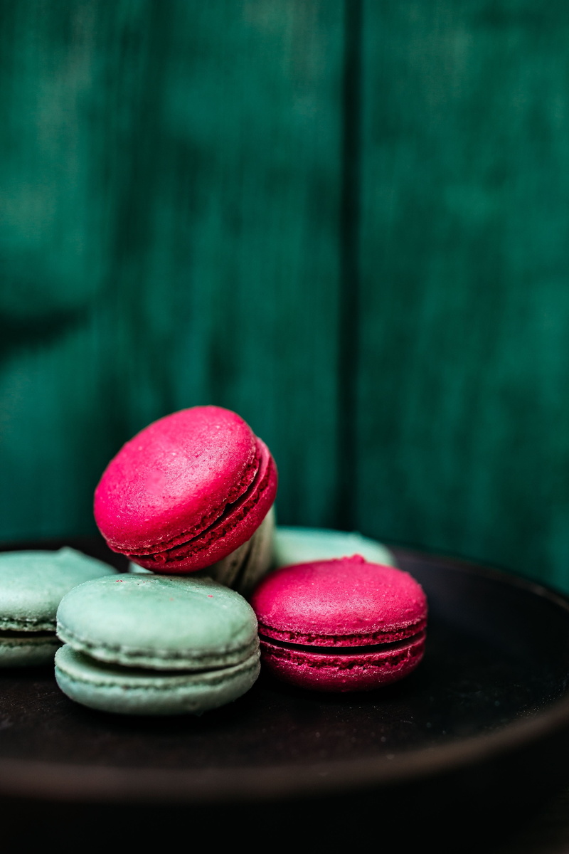 wood - material, indulgence, 4K, sweet Food, table, unhealthy eating, gourmet, french food, macaroon, ready-to-eat, colorful, still life, amp, green, no people