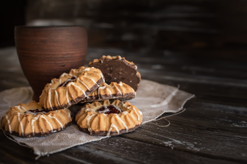 wood - material, traditional, hot, mugs, wooden, harvest, five, unhealthy eating, food, indoors, saucer, still life, appetizer, dessert, sweet, brown, tasty