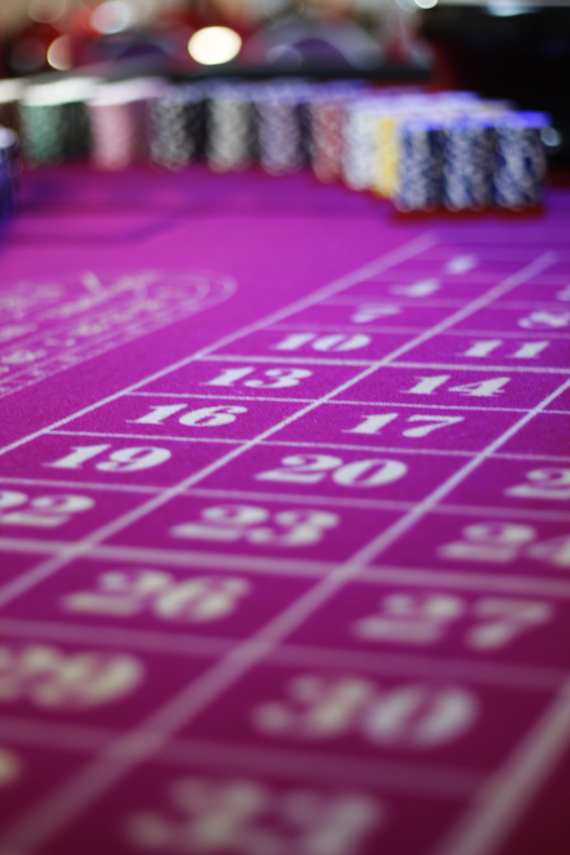 red, cube, jeton, Gambling, poker, detail, place, navigational compass, use, hand, win, Chips, roulette wheel, road, poker chips, ace, poker game, outdoors