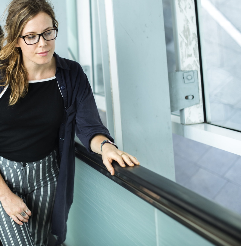 halter, one person, pretty, lifestyles, office, 2K, casual clothing, caucasian, cheerful, american, european, hairstyle, girl, wearing, young adult, adult