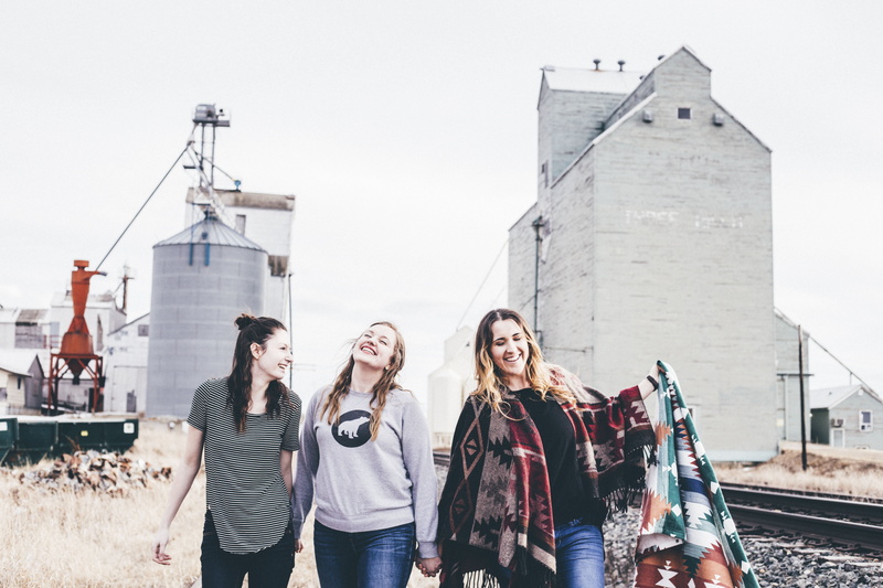 lifestyles, building exterior, white, real people, women, outdoor, happy, young women, girls, young adult, built structure, standing, casual clothing, people