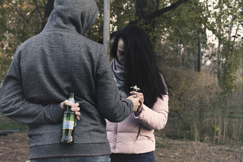 women, 5K, boy, flower, girl, love, russia, hood, sweethearts, quarrel, beauty, living nature, stroll, hood - clothing, addiction, art, giving, tree, young