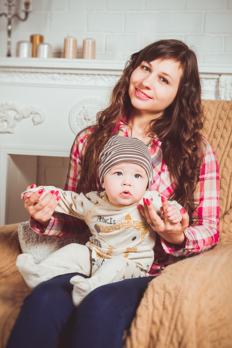 motherhood, mom, three quarter length, 4K, photo portrait, happiness, girls, hairstyle, armchair, women, casual clothing, childhood, real people, however