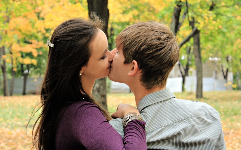 sweethearts, tenderness, women, man, leisure activity, emotion, kiss, hairstyle, tree, 2K, two, relationship, young women, kissing, photoshoot, couple - Relationship