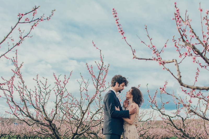 lifestyles, real people, young adult, adult, women, togetherness, tree, young women, love, couple, nature, sky, cloud - sky, couple - relationship