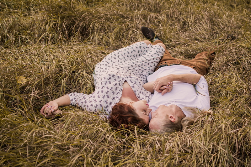 young adult, plant, relaxation, grass, women, however, full length, sweethearts, two people, happiness, feelings, child, youth, nature, 2K, family, girl