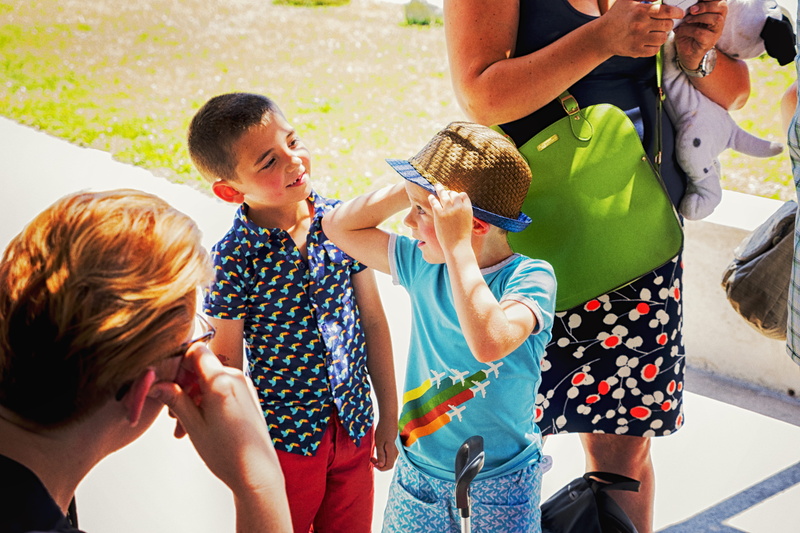 train, festival, day, rire, group of people, sud, musique, females, fun, people, males, women, holding, lavande, standing, child, togetherness, leisure activity