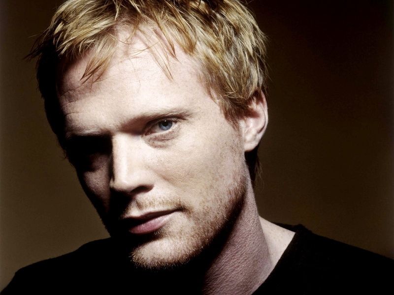 Sight, blond hair, indoors, one person, studio shot, close-up, black background, looking, Man, contemplation, emotion, Paul bettany, body part, 720P, colored background