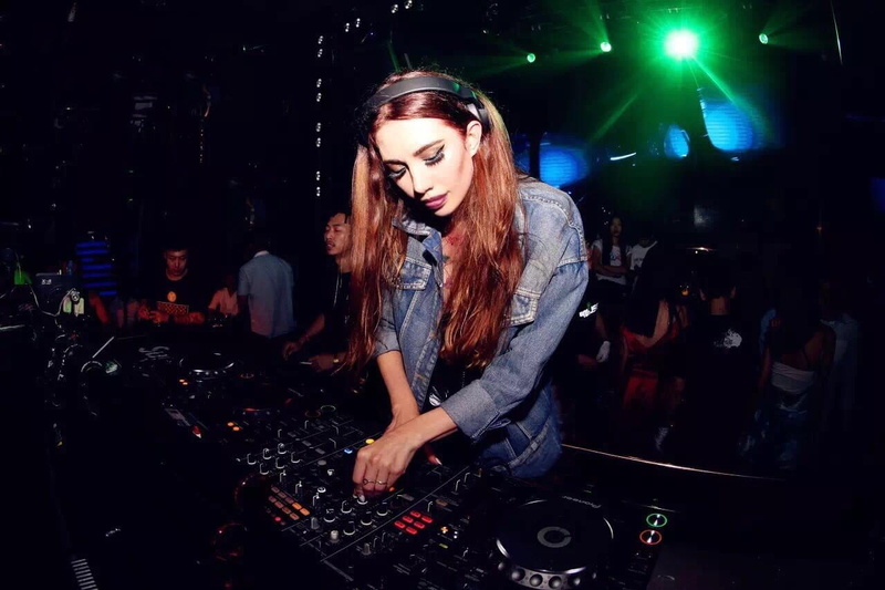 one person, hair, long hair, disco dancing, EDM, young adult, 720P, young women, standing, spinnin records, dj, nightclub, nightlife, DJ Mag, event, indoors