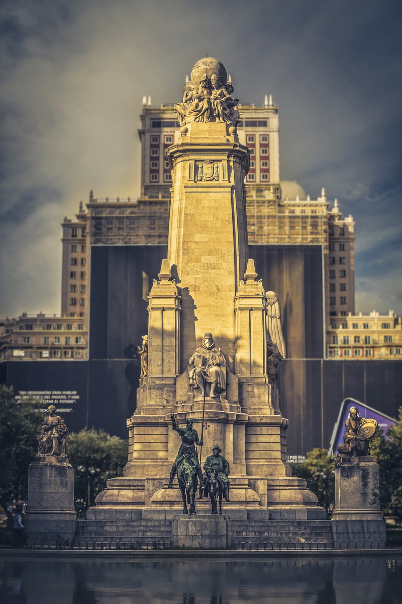 architecture, representation, outdoors, madrid, sculpture, bridge - man made structure, city, travel, cervantes, figure, built structure, 5K, cloud - sky
