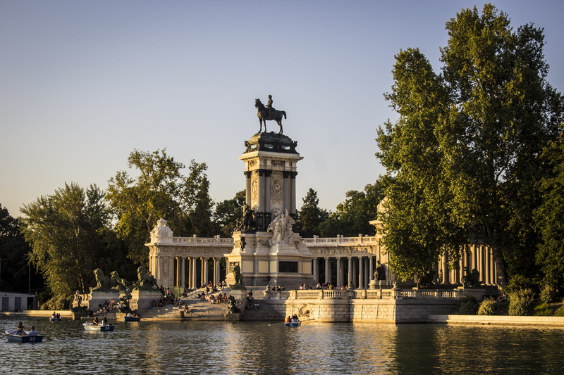 pond, lake, culture, travel, no people, walk, architectural column, summer, spain, water, sculpture, human representation, building exterior, statue, plant