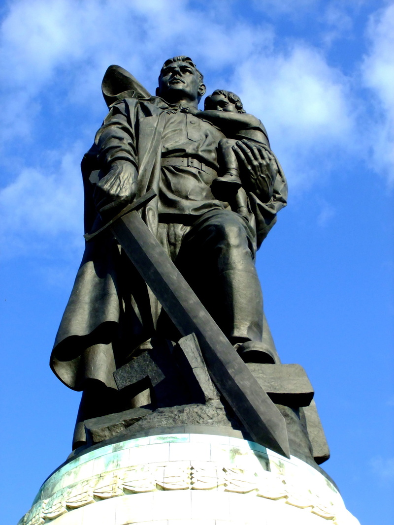creativity, commemorate, the past, built structure, no people, 2K, soldier, cloud - sky, red army, architecture, superelevation, sky, nature, fight, male likeness