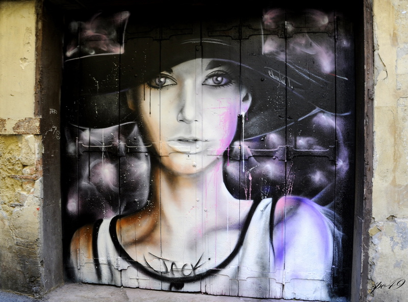 damaged, no people, beautiful, human representation, architecture, Artistic, store, mannequin, retail, 2K, Portrait, retail display, Girl, wall - building feature