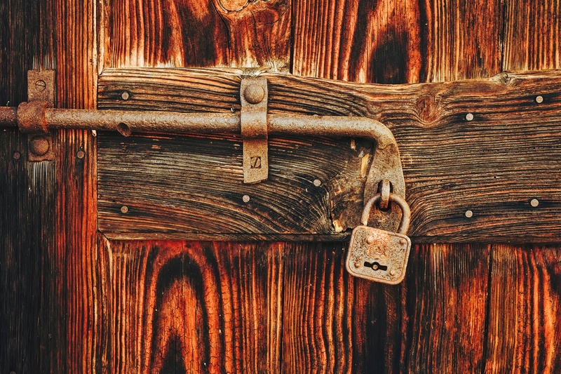 close-up, shallow, backgrounds, entrance, full frame, 1080P, hdr, no people, latch, closed, brown, protection, vintage, old, padlock, focus, doorway, still life