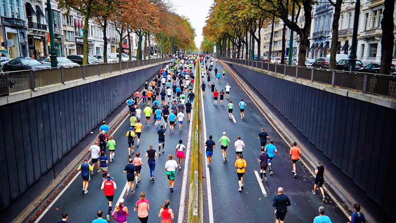 diminishing perspective, men, running, health, women, outdoors, road, large group of people, street, city life, physical exercise, city, individual sports