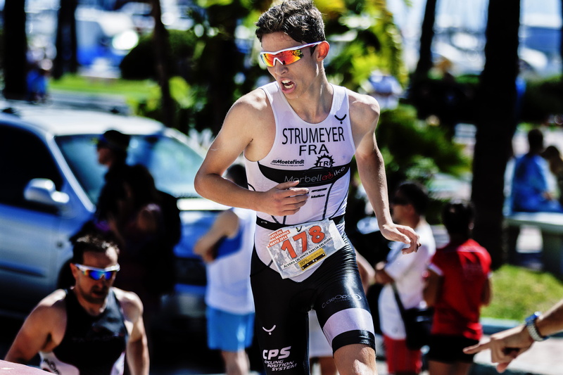 man, front view, group of people, sports Race, running, day, lifestyles, id, focus on foreground, incidental people, text, real people, three quarter length