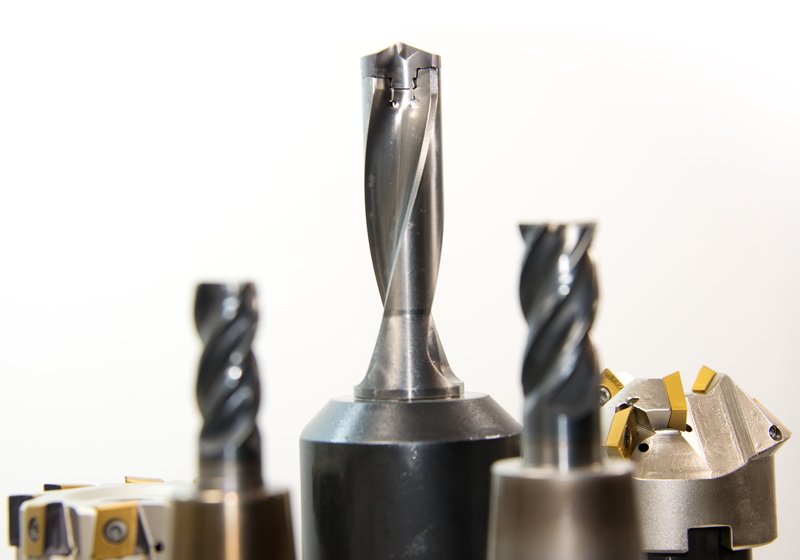 turn, food, metal construction, black, plane, zerspahnung, focus, man made object, studio shot, machine, copy space, metalworking, close-up, 5K, pointed