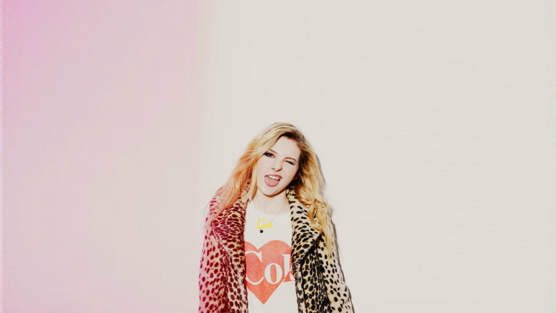 fur coats, looking at viewer, brunette, blonde, simple background, 1080P, tongues, fur, Abigail Breslin