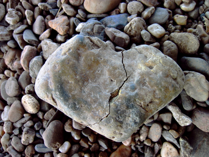 heart, pattern, leave, end, crack, indoors, nature, pain, photo, food, no people, stone - object, love, closeup, pebble, broken, symbol, full frame, stone