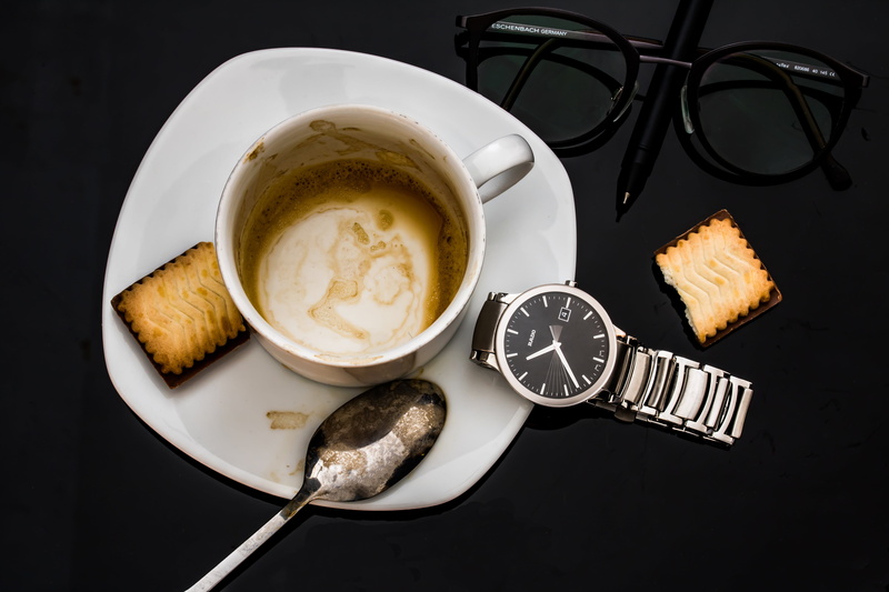 clock, colored, food and drink, mug, indoors, near, crockery, empty coffee cup, spots, of seconds move cursor, food, glasses, time, cup, used, break to end of