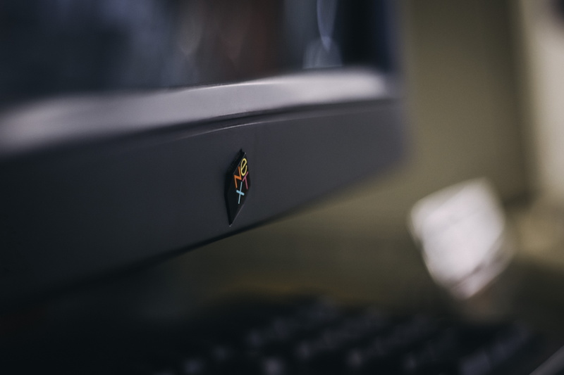 day, reflection, shallow, selective focus, keyboard, symbol, computer, electronics, apple, outdoors, emblem, focus on foreground, pc, computer hardware