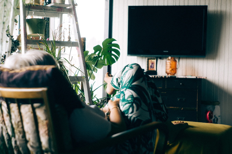 couch, person, real people, one person, leisure activity, lifestyles, sitting, turned, lcd screen, living room, casual clothing, 2K, screen, window, domestic room