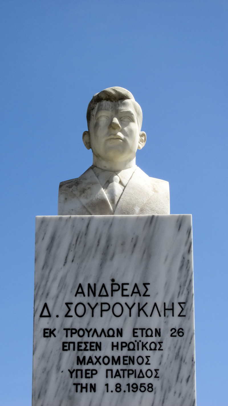 male likeness, Hero, no people, day, Sculpture, representation, communication, memorial, clear sky, blue, western script, creativity, Bust, human representation
