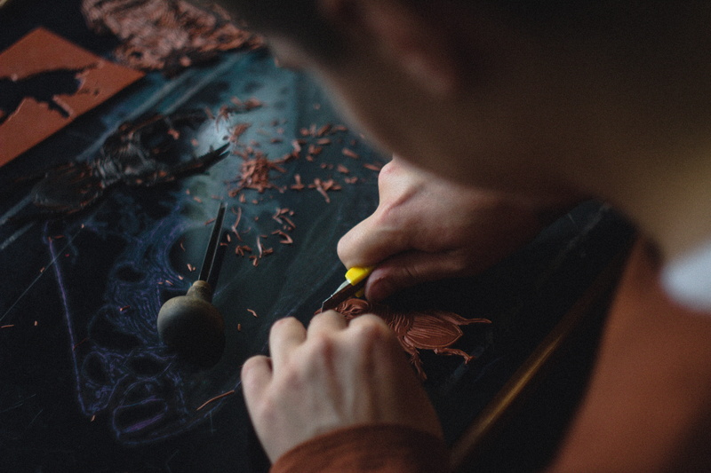 creativity, adult, making, using, selective focus, human body part, using tools, real people, equipment, utility, holding, wood, knife, young adult, concentration
