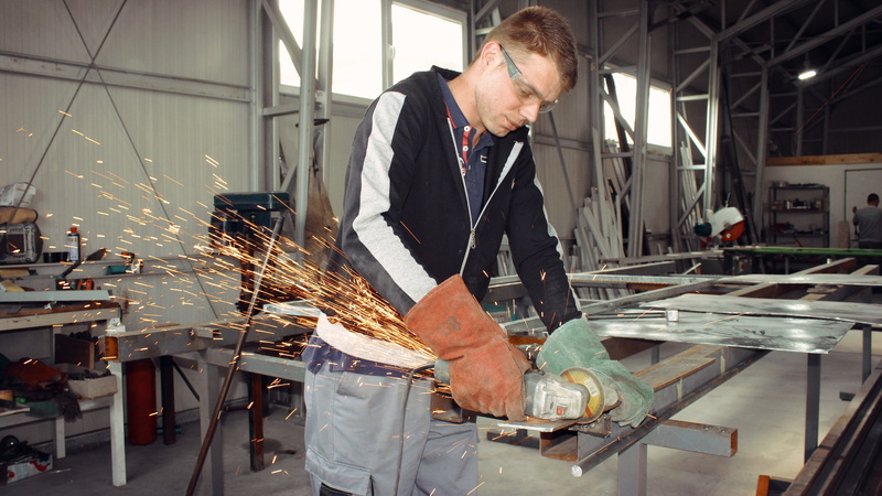 mature adult, professional, repair, adults only, standing, one person, one man only, workbench, job, 5K, master, mature men, preparation, concentration