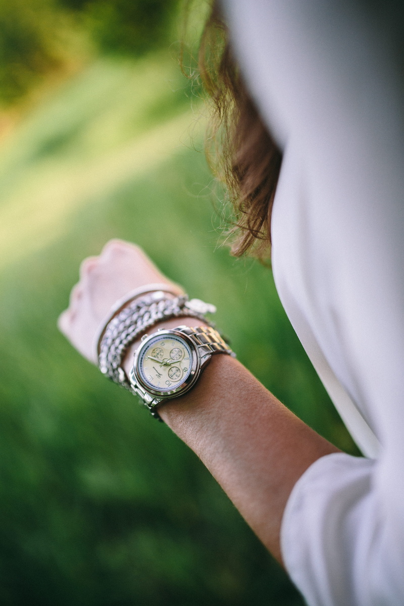 caucasian, woman, caucasian Ethnicity, adult, focus on foreground, female, time, holding, side view, gil, style, only women, 5K, females, watch, close-up