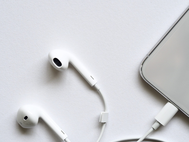 listening, blogging, music, table, headphones, drawing, close-up, bright, earphones, technology, paper, desktop, school, iphone, design, shape, composition