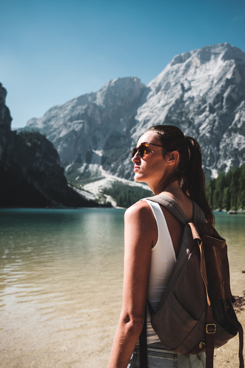 wearing, backpack, portret, sunrise, nature, lifestyles, young women, front, arm, adult, gray, fashion, mountain, beauty in nature, leisure activity, photo