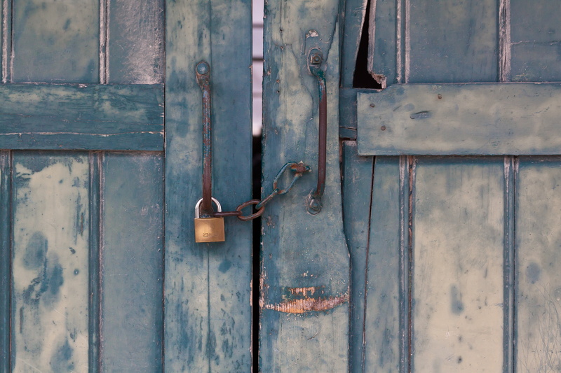 antique, weathered, chain, rusted, stainless, 4K, brass, colored, full frame, building, bolt, wooden, no people, closed, old, backgrounds, protection