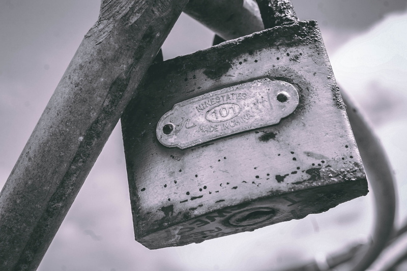 steel, padlock, metal, rust, pattern, 1080P, focus on foreground, rusty, bar, lock, day, run-down, pole, design, photography, rusted, iron, transportation