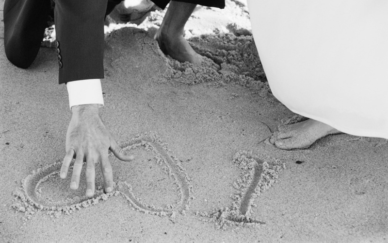 nature, leisure Activity, summer, people, I love you, human foot, romance, 1080P, day, vacations, lifestyles, women, real people, happiness, Valentines day